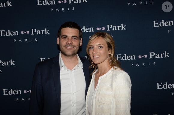 Elle explique avoir subi une greffe du palais et une traction de la gencive supérieure.

Exclusif - Matthieu Lartot, Clémentine Sarlat - Avant-première du film "On voulait tout casser" au cinéma Gaumont Marignan à Paris, le 27 mai 2015.

RACHID BELLAK / BESTIMAGE