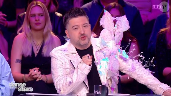 Au micro d'Europe 1, le chorégraphe a récemment dévoilé le secret inattendu de la création de ses vestes.

Chris Marques assume ses vestes toujours plus originales sur le plateau de "Danse avec les stars".