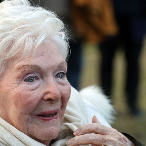 Line Renaud - Line Renaud, 97 ans, a inauguré un jardin public qui porte son nom, à Lille, France, le mercredi 17 décembre 2025.

© Claude Dubourg/Bestimage
