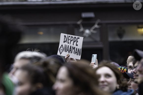 Hommage au chanteur Naâman, sur la place rebaptisée à son nom à Dieppe, le 23 février 2025.

Photo : Florian Savina / Bestimage