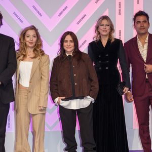 Victor Le Masne , la Realisatrice Minkie Spiro , Pamela Adlon , Karin viard, et Ignacio Serricchio - Cérémonie d'ouverture du festival Series Mania à Lille le 21 mars 2025. Stéphane Vansteenkiste/Bestimage