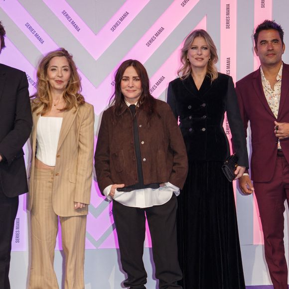 Victor Le Masne , la Realisatrice Minkie Spiro , Pamela Adlon , Karin viard, et Ignacio Serricchio - Cérémonie d'ouverture du festival Series Mania à Lille le 21 mars 2025. Stéphane Vansteenkiste/Bestimage