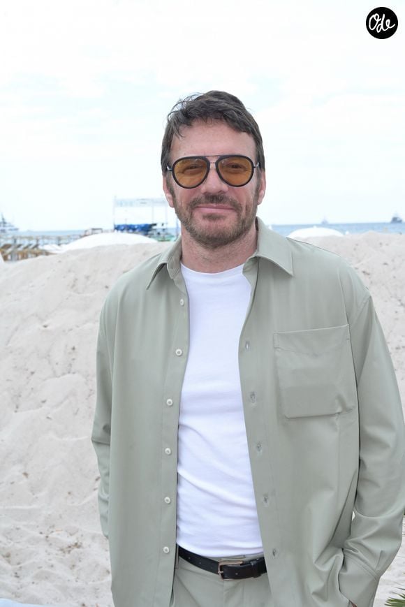 Samuel Le Bihan - Le 9ème Prix du "Cinéma Positif" a été décerné à M. Hazanavicius pour son film d'animation "La Plus Précieuse des Marchandises", sur la plage du Gray d'Albion lors du 77ème Festival International du Film de Cannes, le 24 mai 2024. © Rachid Bellak/Bestimage