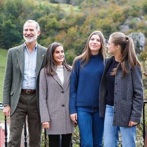 La reine Letizia, le roi Felipe VI, l'infante Leonor, la princesse Sofia - La famille royale d'Espagne lors de la cérémonie de remise des prix pour la ville exemplaire des Asturies 2024 à Sotres. Le 26 octobre 2024