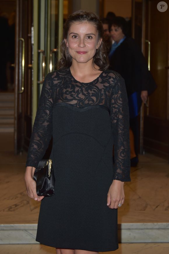 Flore Bonaventura - 25ème Gala de l'Espoir de la Ligue Contre le Cancer au théâtre des Champs-Elysées à Paris, France, le 17 octobre 2017. © Giancarlo Gorassini/Bestimage