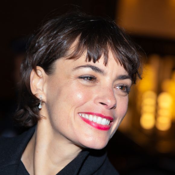 Passionnée de sports extrêmes, elle reste très active tout en respectant son organisme et ses capacités. 

Bérénice Bejo aux César 2025, Fouquet's à Paris le 28 février 2025.
© Yoann Ouahcene / Bestimage