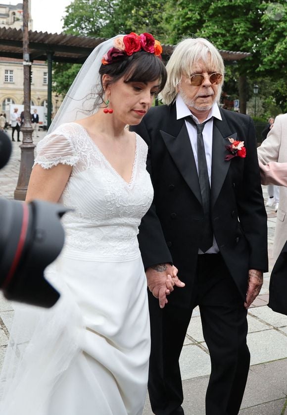 Le couple s'est marié le 4 mai 2024

Le chanteur Renaud (Renaud Séchan) et sa femme Cerise, Pierre Tarde - Mariage du chanteur Renaud (Renaud Séchan) avec Cerise à la mairie du 14ème arrondissement de Paris le 4 mai 2024. © Dominique Jacovides - Cyril Moreau / Bestimage