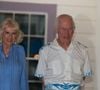 Selon leurs témoignages, elle aurait acheté une boîte de thé noir à la cannelle et à l'orange

Le roi Charles III d'Angleterre et la reine consort Camilla Parker Bowles lors d'une réception au musée Robert Louis Stevenson dans les Iles Samoa, à l'occasion de leur visite en Australie. Le 25 octobre 2024
© Ian Vogler / MirrorPix / Bestimage