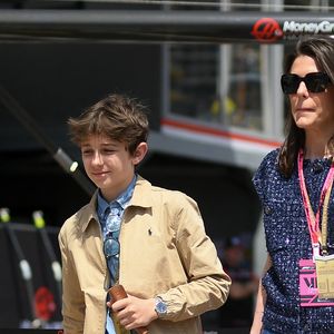 La famille royale de Monaco visitent traditionnellement les coulisses en amont

Raphael Elmaleh, Charlotte Casiraghi - Les people dans les paddocks la veille du Grand Prix de Formule 1 (F1) de Monaco le 24 mai 2025.
© Lionel Urman / Bestimage