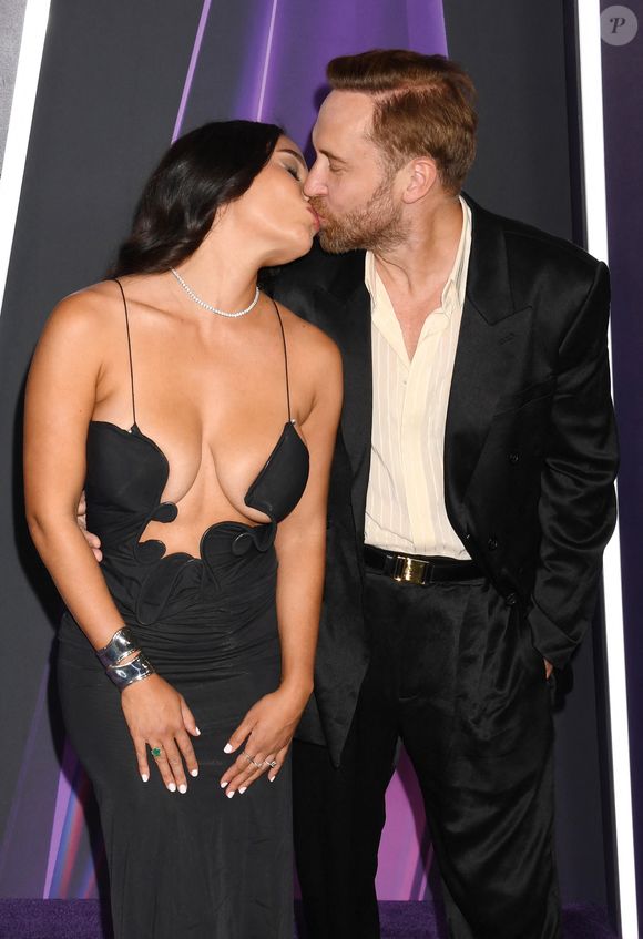 Sur Instagram, le musicien a partagé son immense bonheur en dévoilant de tendres clichés de sa famille agrandie.

 Jessica Ledon et David Guetta aux 2025 American Music Awards au Fontainebleau Las Vegas le 26 mai 2025 à Las Vegas, Nevada.  
Photo Press Service / BESTIMAGE