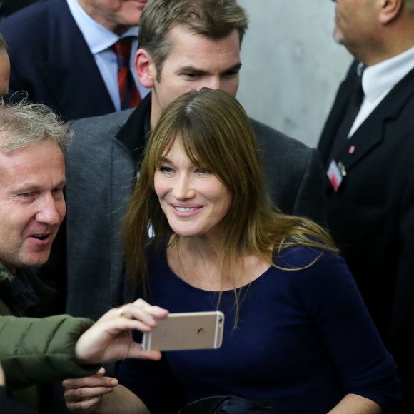 Carla Bruni-Sarkozy et sa demi-soeur Consuelo Remmert - Carla Bruni-Sarkozy assiste au meeting de Nicolas Sarkozy à Boulogne-Billancourt le 25 septembre 2014.
©DOMINIQUE JACOVIDES / BESTIMAGE