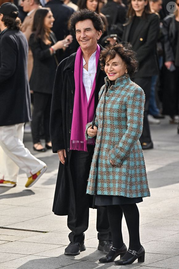 Jack Lang, Monique Buczynski arrivant au défilé Valentino pendant la semaine de la mode à Paris, France, le 9 mars 2025. Photo par Julien Reynaud/APS-Medias/ABACAPRESS.COM