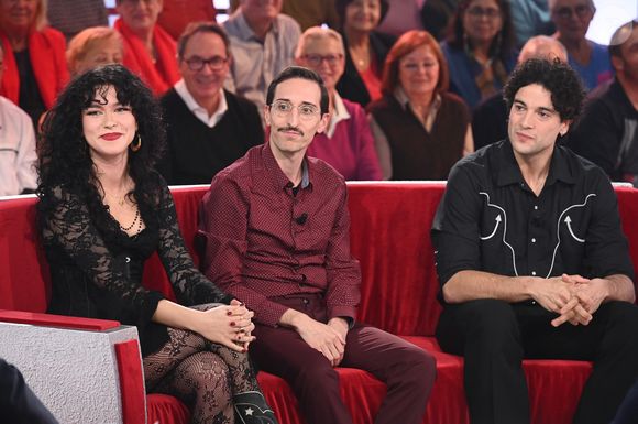 Exclusif - le groupe Analog Society - Enregistrement de l'émission Vivement dimanche au studio rive gauche presentée par M. Drucker avec une diffusion sur France 3 le 23 novembre. © Guillaume Gaffiot/Bestimage