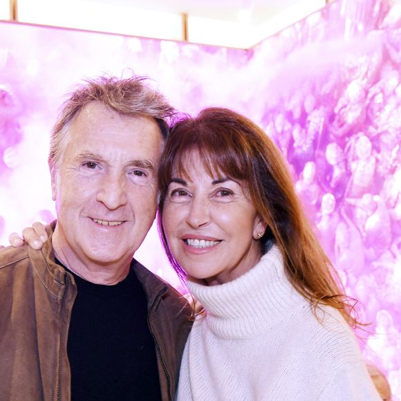 François Cluzet et sa femme  Narjiss Slaoui-Falcoz à l'inauguration du Flagship Eluxtravel, un nouveau salon de voyage design et lumineux à Paris le 14 novembre 2024.

© Rachid Bellak / Bestimage