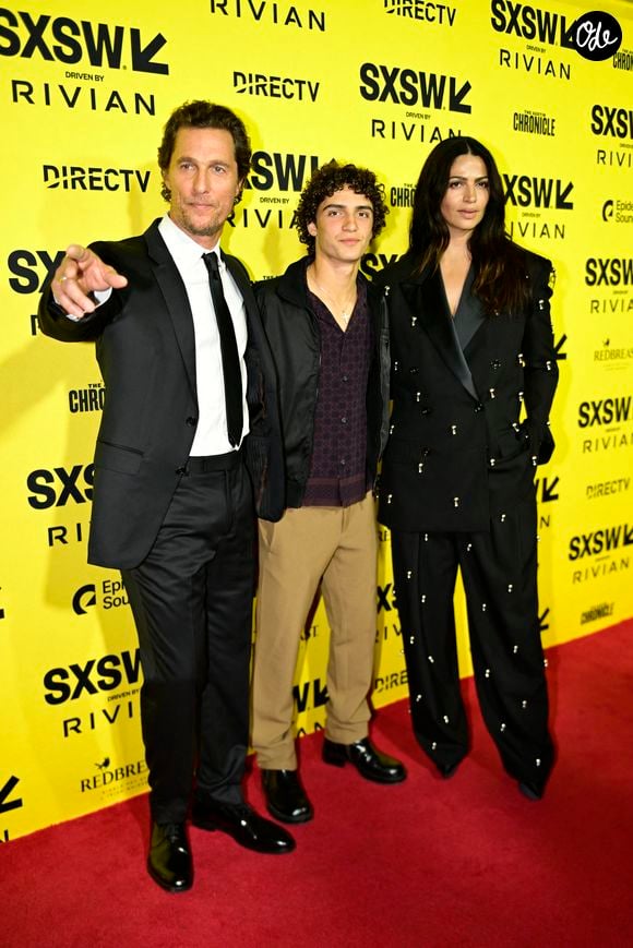 Matthew McConaughey, son fils Levi McConaughey et son épouse Camila Alves lors de l'avant-première de The Rivals of Amziah King, organisée dans le cadre du festival SXSW, à Austin, le 10 mars 2025. © Zuma Press / Bestimage