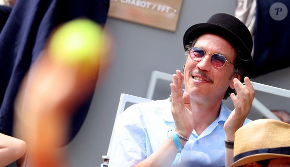 Reda Kateb en tribunes lors des Internationaux de France de tennis de Roland Garros 2023, à Paris, France, le 9 juin 2023. © Jacovides-Moreau/Bestimage