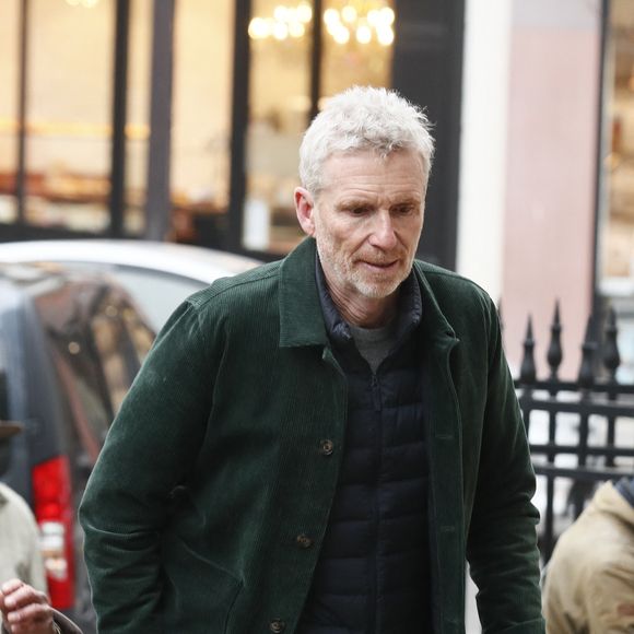 Denis Brogniart lors des obsèques de Jean-Luc Petitrenaud en l'église Saint-Pierre-du-Gros-Caillou à Paris, le 17 janvier 2025.
© Christophe Clovis/Bestimage
