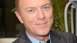 Christophe Hondelatte : Il travaille avec Johnny, son fils adoptif... avec qui il a créé une entreprise au nom très évocateur