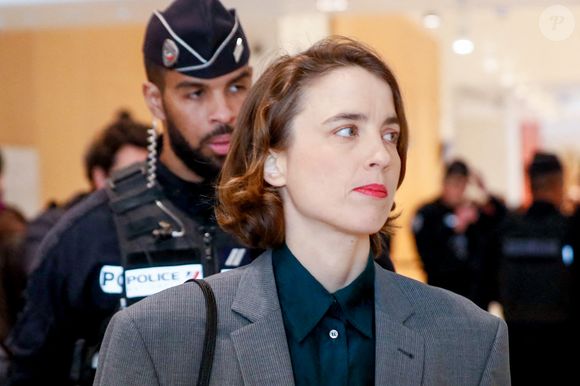 Adèle Haenel arrive au tribunal - Le réalisateur Christophe Ruggia, poursuivi pour agressions sexuelles envers la comédienne Adèle Haenel, condamné à deux de prison ferme avec port de bracelet électronique va faire appel de la décision, au tribunal judiciaire de Paris, France, le 3 février 2025. © Christophe Clovis/Bestimage