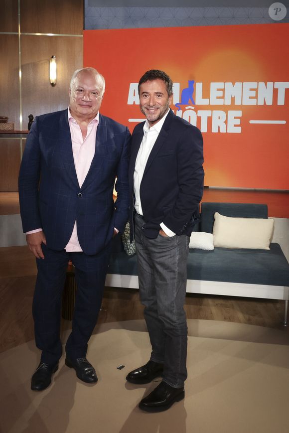 Bernard Montiel reçoit un célèbre écrivain dans son émission

Exclusif - Eric-Emmanuel Schmitt, sur plateau de la nouvelle émission "Animalement Vôtre" présentée par Bernard Montiel et diffusée le 14 décembre sur France 3, à Paris, France, le 14 octobre 2025. © Jack Tribeca/Bestimage