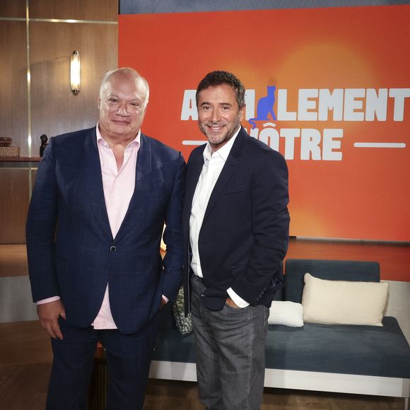 Bernard Montiel reçoit un célèbre écrivain dans son émission

Exclusif - Eric-Emmanuel Schmitt, sur plateau de la nouvelle émission "Animalement Vôtre" présentée par Bernard Montiel et diffusée le 14 décembre sur France 3, à Paris, France, le 14 octobre 2025. © Jack Tribeca/Bestimage