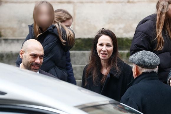 Emma (fille du défunt), Isabelle Le Nouvel (veuve du défunt) - Sorties des obsèques de Niels Arestrup à l'Église Saint-Roch à Paris. Le 10 décembre 2024
© Christophe Clovis / Bestimage