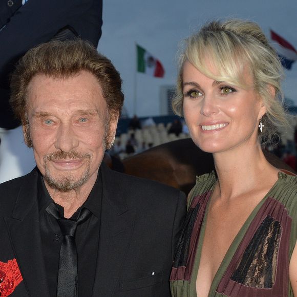 La surprenante demande en mariage de Johnny Hallyday pour Laeticia

Johnny Hallyday et sa femme Laeticia Hallyday - Remise du Prix Eiffel avec Johnny et Laeticia Hallyday  - Record du saut en hauteur de la ville de Paris / EOS - Longines Paris Eiffel Jumping à la plaine de Jeux de Bagatelle à Paris.
© Olivier Borde / Veeren / Bestimage