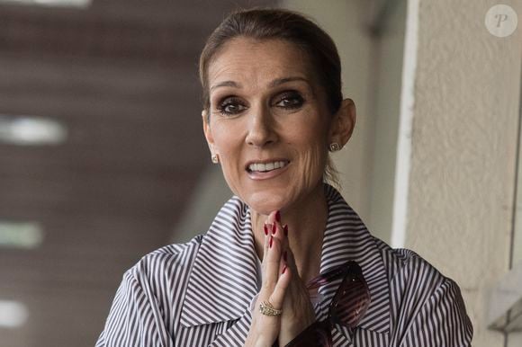 Celine Dion quitte l'hôtel Royal Monceau avec ses enfants et prend un jet privé au Bourget le 10 août 2017. © Pierre Perusseau / Bestimage