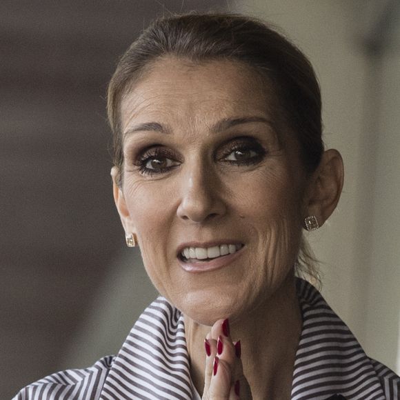 Celine Dion quitte l'hôtel Royal Monceau avec ses enfants et prend un jet privé au Bourget le 10 août 2017. © Pierre Perusseau / Bestimage