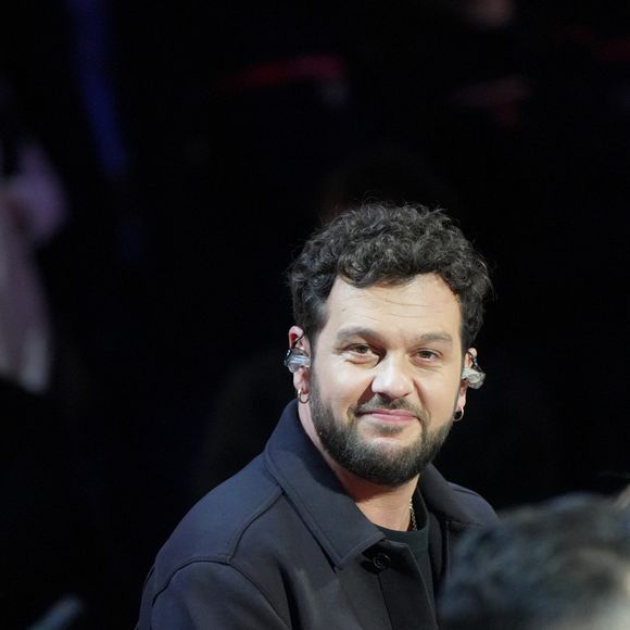 Claudio Capéo lors de la deuxième soirée de la 39ème édition du Téléthon sur France 2 aux Studios du Lendit à Saint-Denis, France, le 6 décembre 2025. Les trente heures du Téléthon 2025 s'achèvent sur un compteur de 83,5 millions d'euros. © Anne-Sophie Guebey/Bestimage