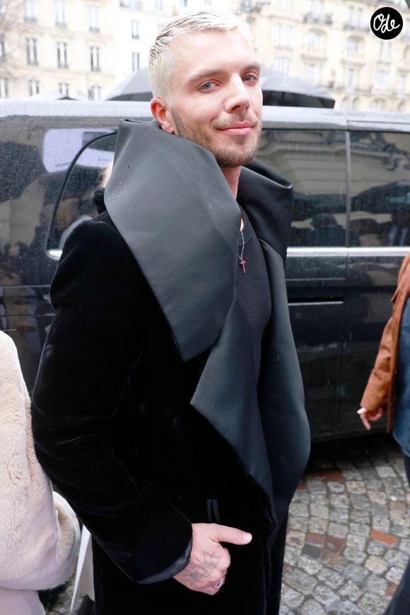 Jonathan Jenvrin n'a pas non plus eu peur de jouer avec les textures et les couleurs pour donner du caractère à son nouveau nid.

Jonathan Jenvrin de la Star Académy - Arrivées au défilé Stéphane Rolland "Collection Haute Couture Printemps/Eté 2026" lors de la Fashion Week de Paris (PFW) le 27 janvier 2026

© Christophe Aubert / Bestimage