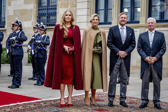 La reine Maxima des Pays-Bas, la princesse héritière Amalia (de Luxembourg) (Catharina-Amalia des Pays-Bas), à leur arrivée à la Chambre des députés pour la cérémonie de prestation de serment du grand-duc Guillaume, dans le cadre des célébrations de la succession au trône du Luxembourg. Première journée à Luxembourg, le 3 octobre 2025. Photo : Dana Press / Bestimage