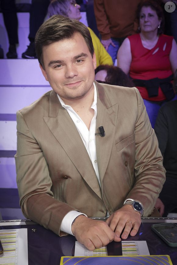 Info - Gauthier Le Bret va devenir papa pour la première fois - Exclusif - Gauthier Le Bret sur le plateau de l’enregistrement de l’émission « Face à Hanouna » présentée par C.Hanouna et diffusée sur C8 le 07 avril 2024, à Paris, France, le 04 avril 2024. © Jack Tribeca / Bestimage