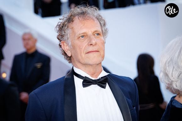 "À chaque fois, évidemment, c'était un grand bonheur. C'est merveilleux de pouvoir faire ça avec les gens qu'on aime", a déclaré Charles Berling.

Charles Berling - Montée des marches du film « La vie d’une femme » lors du 79ème Festival International du Film de Cannes, le 13 mai 2026. © Jacovides-Moreau / Bestimage