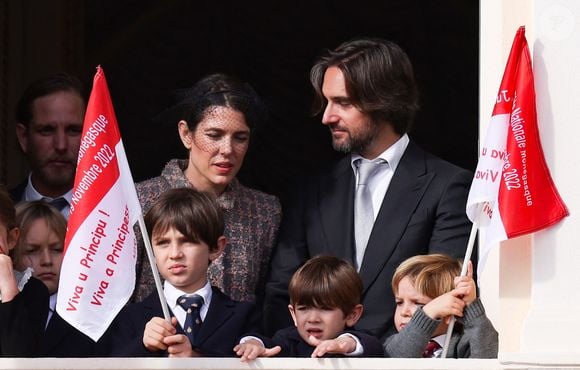 Andrea Casiraghi, son fils Sacha, Charlotte Casiraghi, Dimitri Rassam, Raphaël Elmaleh, Balthazar Rassam et Maximilian Casiraghi lors de la Fête Nationale de la principauté de Monaco, le 19 novembre 2022.
© Claudia Albuquerque/Bestimage