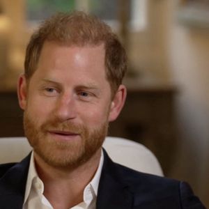 Le prince Harry a déclaré qu'il aimerait se réconcilier avec la famille royale, alors qu'il s'est exprimé après avoir perdu un procès concernant sa sécurité au Royaume-Uni. Il s'est entretenu avec BBC News en Californie après avoir perdu un appel concernant les niveaux de sécurité auxquels lui et sa famille ont droit lorsqu'ils sont au Royaume-Uni.

JLPPA / Bestimage / BBC