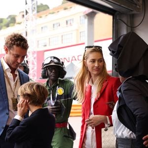 Pierre Casiraghi, Béatrice Borromeo et leurs enfants Stefano et Francesco lors du 15ème Grand Prix de Monaco Historique le 26 avril 2026.
© Claudia lbuquerque / Bestimage
