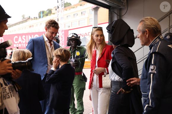 Pierre Casiraghi, Béatrice Borromeo et leurs enfants Stefano et Francesco lors du 15ème Grand Prix de Monaco Historique le 26 avril 2026.
© Claudia lbuquerque / Bestimage