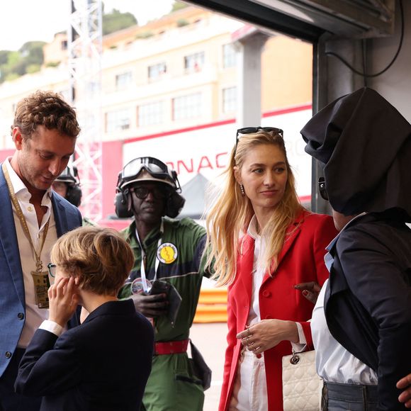 Pierre Casiraghi, Béatrice Borromeo et leurs enfants Stefano et Francesco lors du 15ème Grand Prix de Monaco Historique le 26 avril 2026.
© Claudia lbuquerque / Bestimage