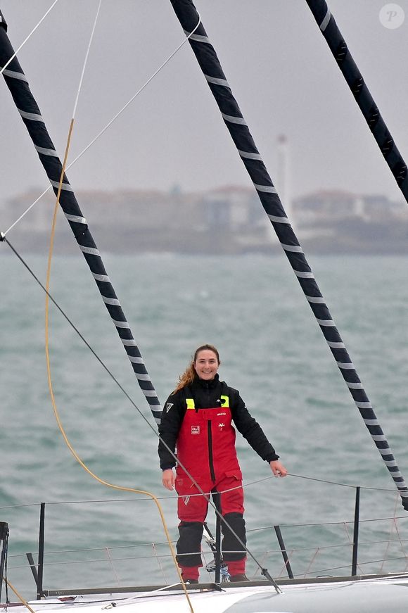 La skipper française Violette Dorange célèbre sur son monocoque Imoca Devenir sa 25e place dans la 10e édition du Vendée Globe, course à la voile en monocoque autour du monde, aux Sables-d'Olonne, dans l'ouest de la France, le 9 février 2025. Photo by Franck Castel/ABACAPRESS.COM