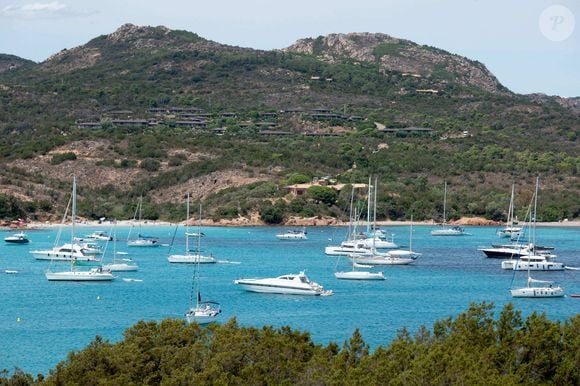 Corse : la baie de Santa Giulia avec bateaux au mouillage et eau translucide, Corse du Sud - Photo par Delmarty J/ANDBZ/ABACAPRESS.COM