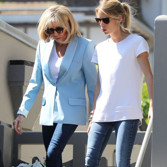 On imagine qu'en ce printemps qui démarre, la fille de Brigitte Macron

La première dame Brigitte Macron (Trogneux) et sa fille Tiphaine Auzière vont voter à la mairie du Touquet pour le second tour des législatives, au Touquet le 18 juin 2017. © Sébastien Valiela-Dominique Jacovides/Bestimage