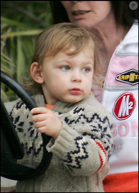 Alexandre est le père de Zoltan, né de son union, houleuse, avec Sarah Marshall.

Exclusif – Richard Anthony, Sabine, son ex-épouse, et leur petit-fils Zoltan à Saint-Tropez, le 17 mai 2005. Saint-Tropez, France.
Bestimage