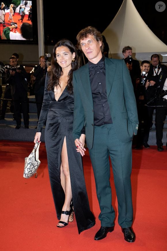 Cédric Jimenez est en couple avec la créatrice de mode Capucine Martin depuis 2022.

Cédric Jimenez et sa compagne Capucine Martin - Montée des marches du film « Omar la fraise (The King of Algiers) » lors du 76ème Festival International du Film de Cannes, au Palais des Festivals à Cannes. Le 19 mai 2023
© Jacovides-Moreau / Bestimage