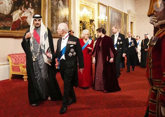 Le roi Charles III d'Angleterre et la reine consort Camilla Parker Bowles, l'Emir du Qatar Sheikh Tamim bin Hamad Al Thani et sa femme Sheikha Jawaher, le prince William de Galles, la comtesse Sophie d'Edimbourg, la princesse Anne - Dîner d'état donné en l'honneur de l'émir du Qatar par le roi d'Angleterrre et la reine consort au palais de Buckingham à Londres. Le 3 décembre 2024