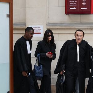 Isabelle Adjani arrive pour la tenue de son procès en appel (chambre 2-13) pour fraude fiscale, au Palais de Justice de Paris, le 27 février 2026.
© Julien Sarkissian/Bestimage