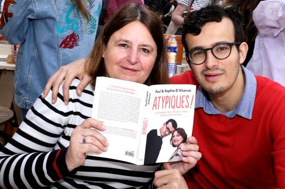 Paul El Kharrat et sa maman Sophie El Kharrat - Festival du livre de Paris au Grand Palais le 13 avril 2025. © Cédric Perrin/Bestimage