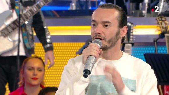 Benoît de "N'oubliez pas les paroles" présente sa soeur, dans l'émission du 8 janvier 2025