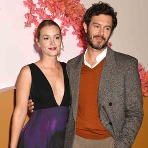 En parallèle, leurs retrouvailles professionnelles sur les plateaux de tournage témoignent d'une belle complicité artistique.
Leighton Meester et Adam Brody à la première Netflix de la série "Nobody Wants This" au Egyptian Theatre, le 16 octobre 2025 à Los Angeles.
© Bestimage