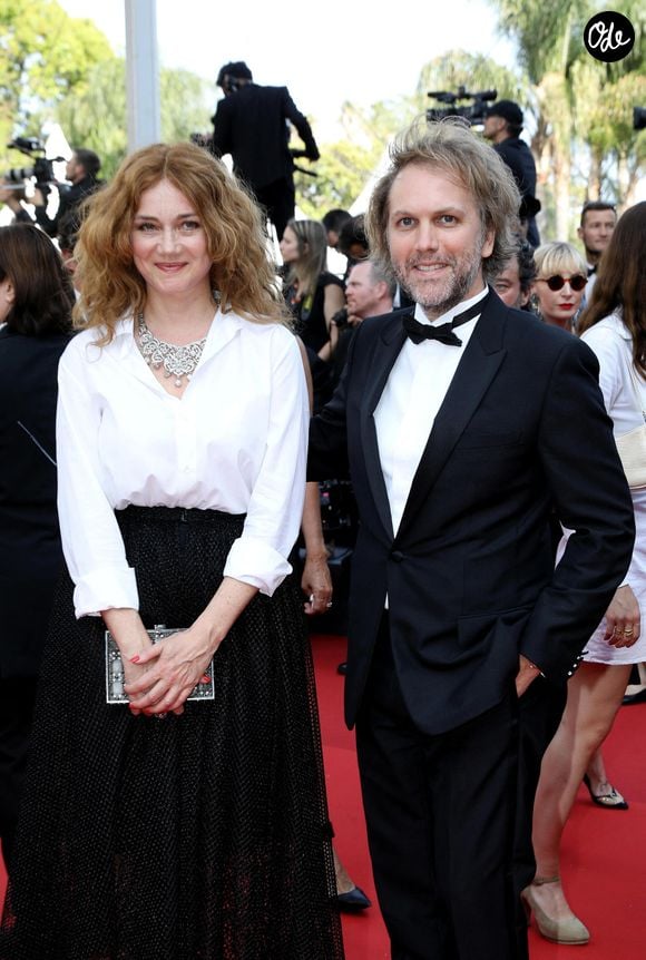 Avec son épouse, la comédienne et sculptrice Marine Delterme, le couple a posé ses valises dans une grande demeure sur la côte normande, empreinte de touches de musique classique.

Marine Delterme et son mari Florian Zeller - Montée des marches du film « Triangle of Sadness (Sans filtre) » lors du 75ème Festival International du Film de Cannes. Le 21 mai 2022
© Dominique Jacovides / Bestimage